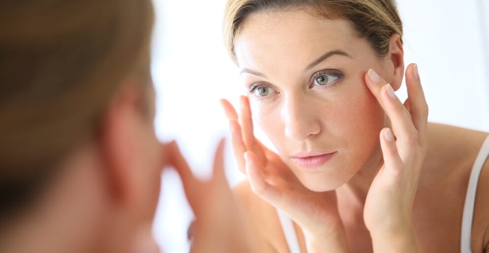 79 Woman looking her reflection in a mirror